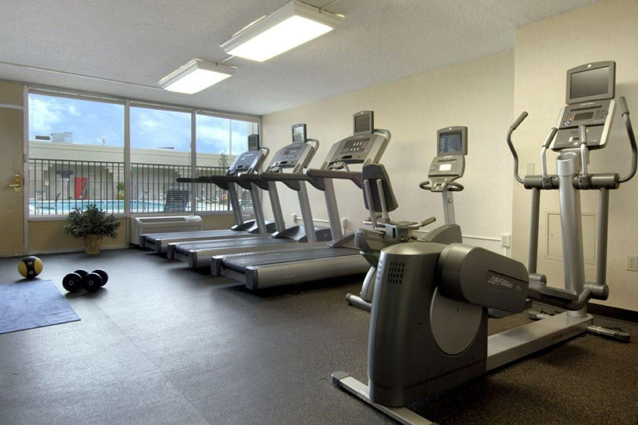 Doubletree By Hilton Denver Central Park Экстерьер фото